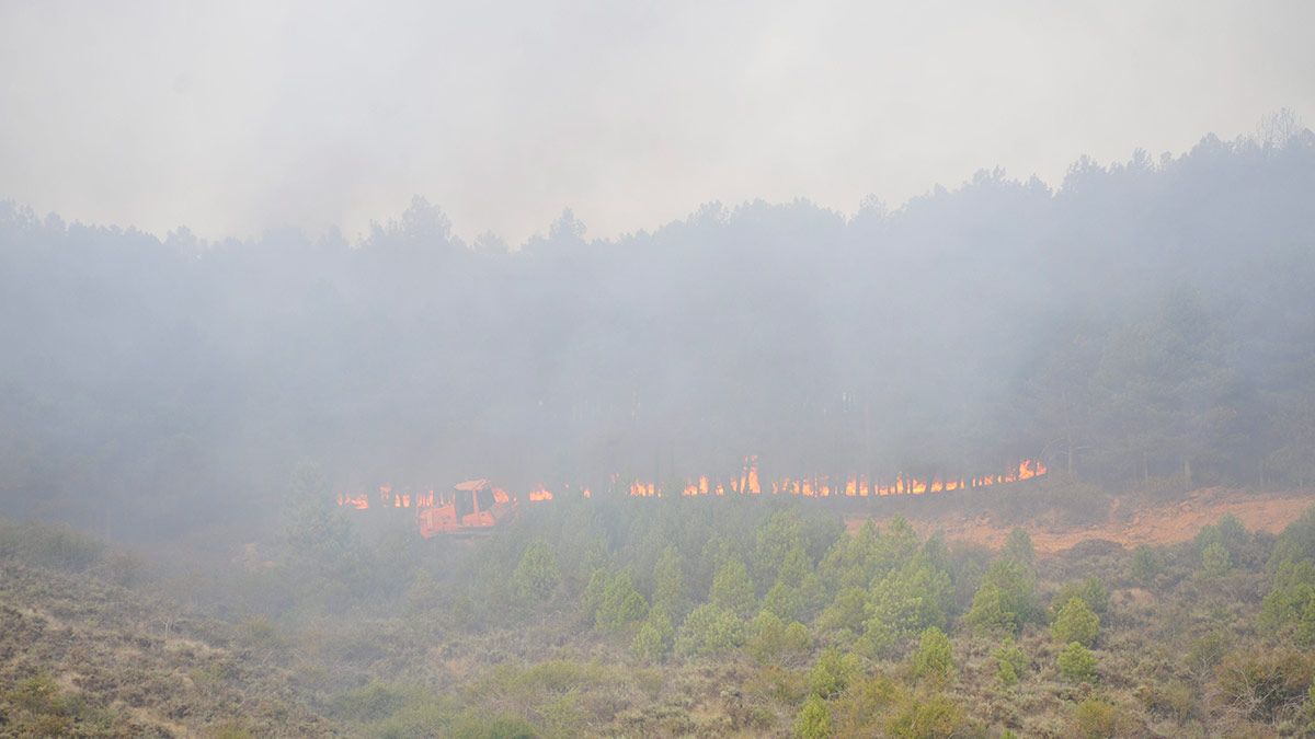 Imagen de archivo de un incendio forestal en León. | DANIEL MARTÍN