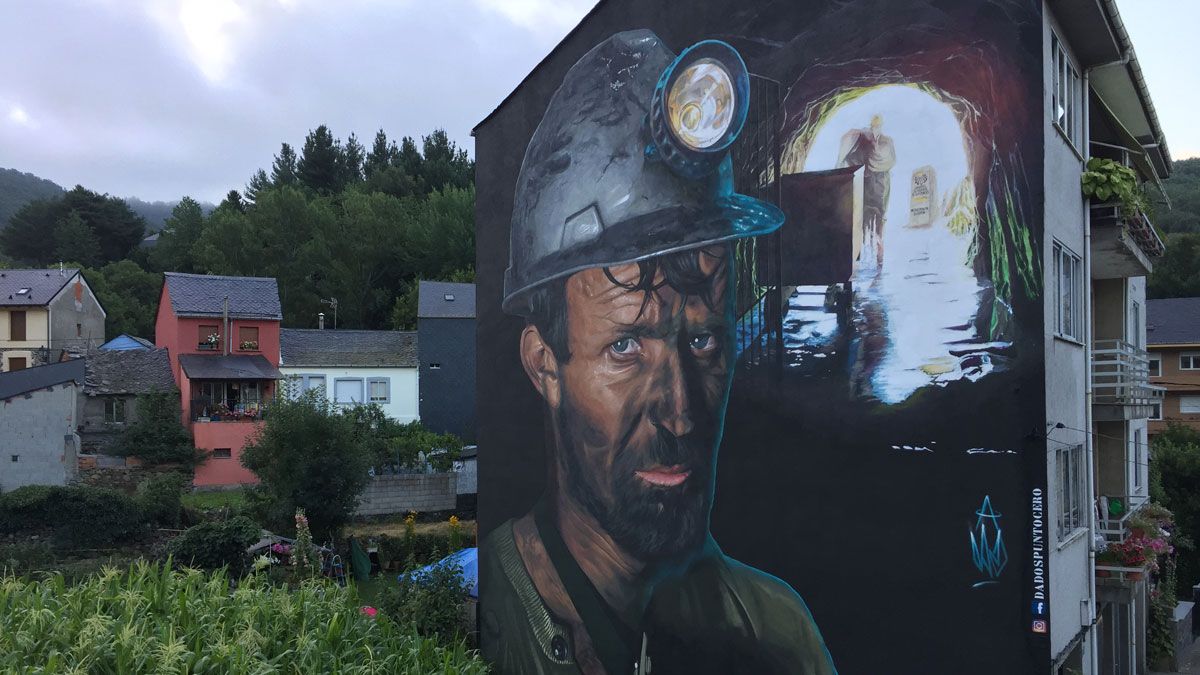 Imagen del gran mural ya concluído que se puede ver en Igüeña y con el que los vecinos han quedado encantados. | DADOSPUNTOCERO Imagen del gran mural ya concluído que se puede ver en Igüeña y con el que los vecinos han quedado encantados. | DADOSPUNTOCERO