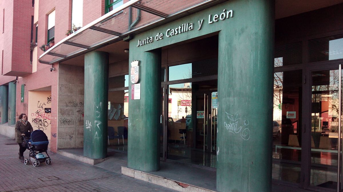 Las viviendas de VPO están sobre la sede de la Junta en Ponferrada. | A.C.