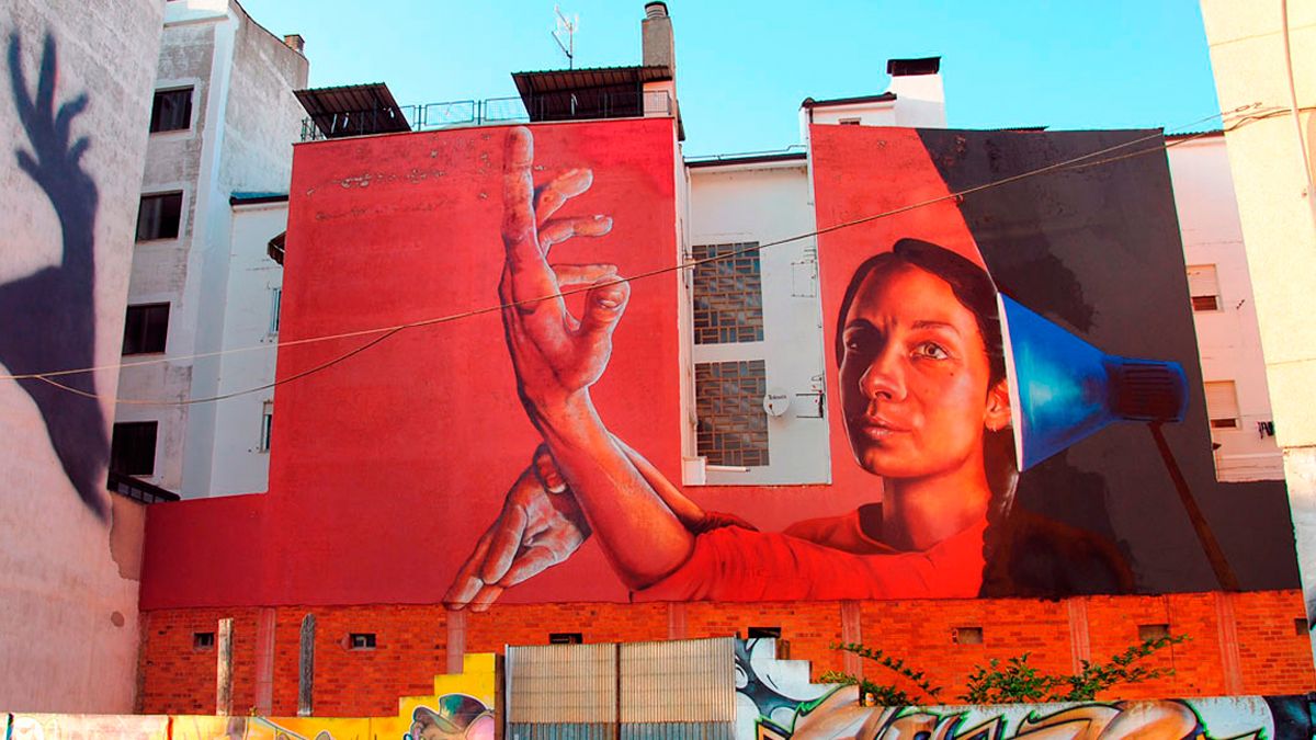 Composición de arte urbano que puede verse en La Bañeza. | L.N.C.