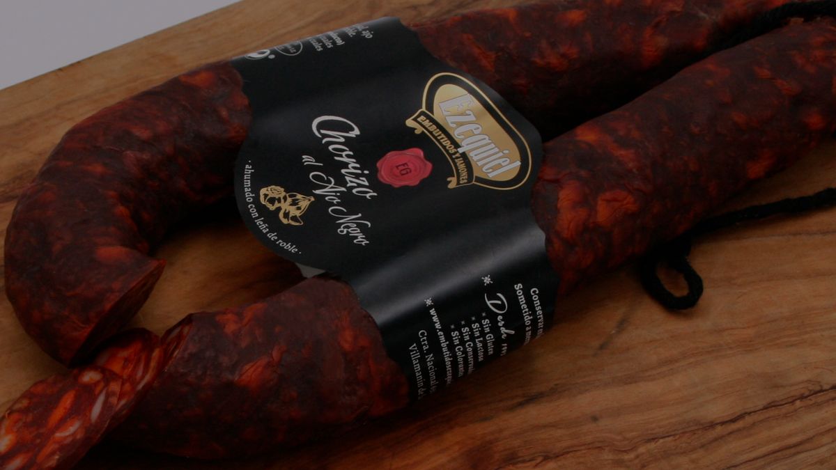 El chorizo al ajo negro salió al mercado el año pasado. Un año después ya puede celebrar su primer reconocimiento de carácter internacional. |L.N.C.