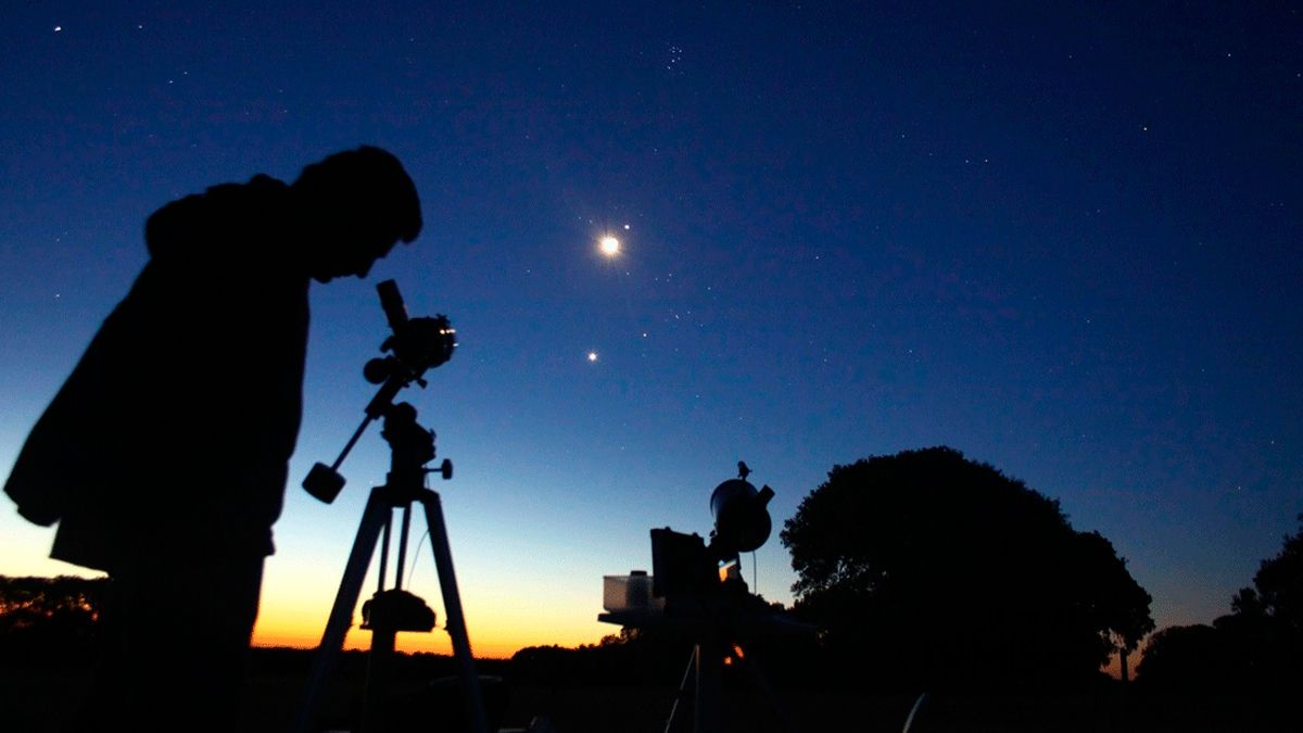 La cita será este sábado con telescopios para ver las estrellas caer. La cita será este sábado con telescopios para ver las estrellas caer.