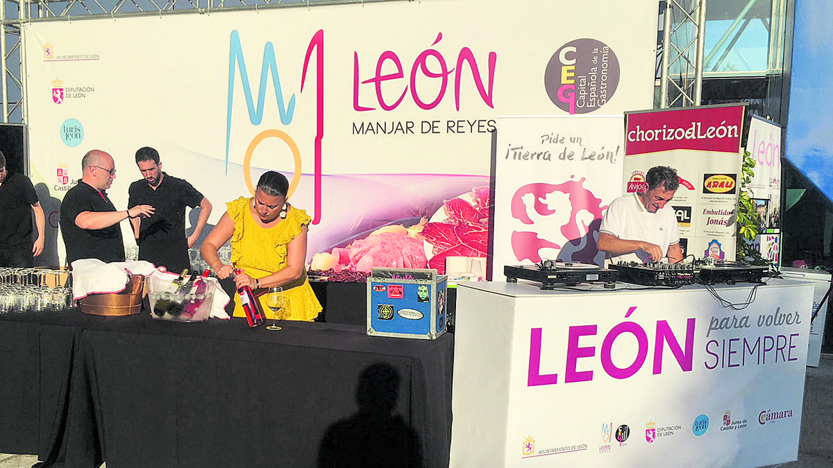 Acto de apertura del espacio dedicado a ‘León, Manjar de Reyes’ en la Feria Internacional de Muestras de Asturias. | L.N.C.
