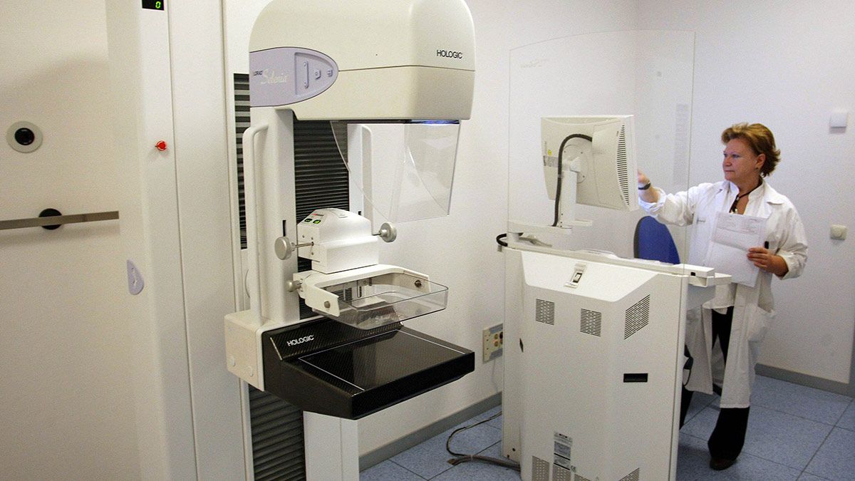 Imagen de archivo de una mamógrafo en un hospital de Castilla y León. | ICAL