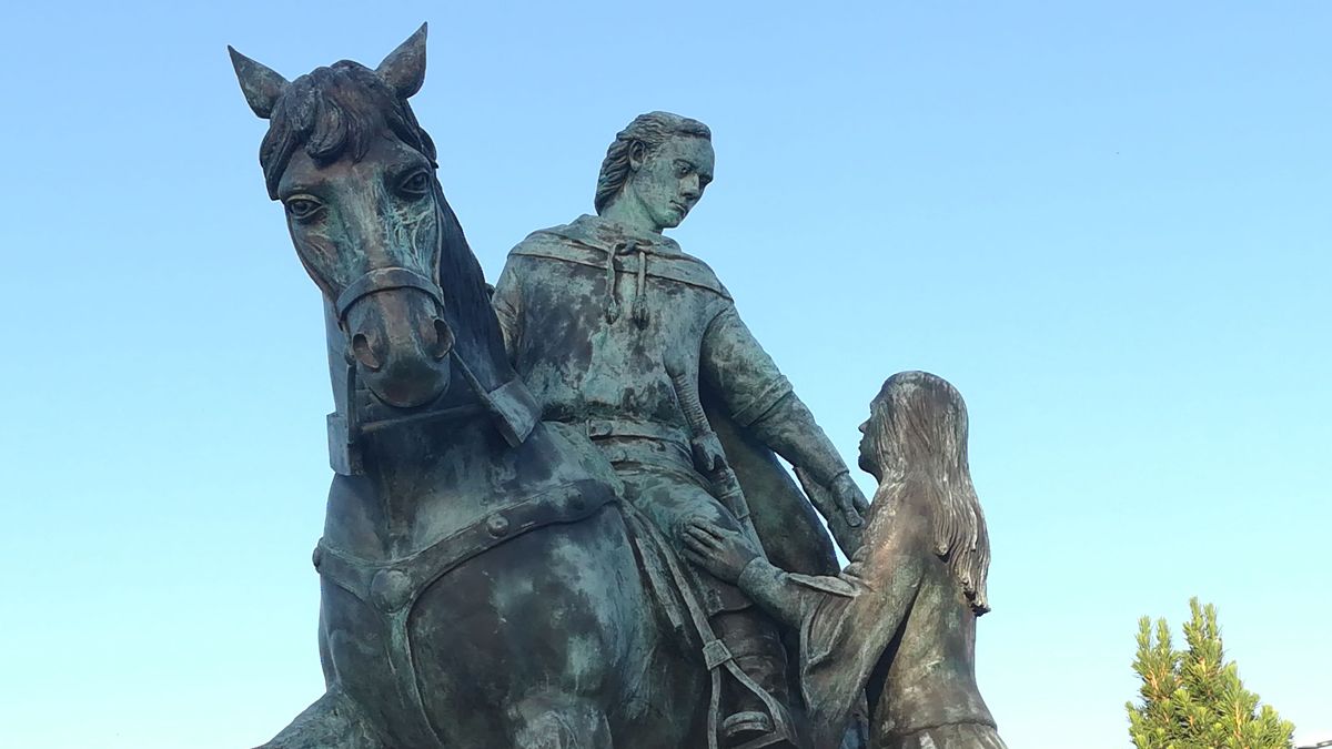 Monumento a Álvaro y Beatriz en San Román de Bembibre. | D.M.