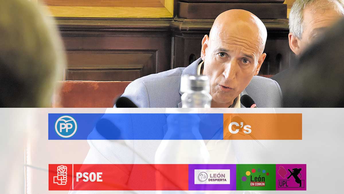 El portavoz del Grupo Socialista en el Ayuntamiento de León, José Antonio Diez. | SAÚL ARÉN