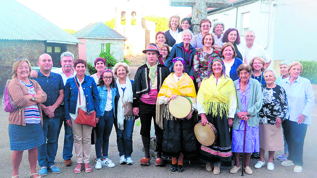 Grupo de cepedanos apuntados a los talleres. |L.N.C. Grupo de cepedanos apuntados a los talleres. |L.N.C.