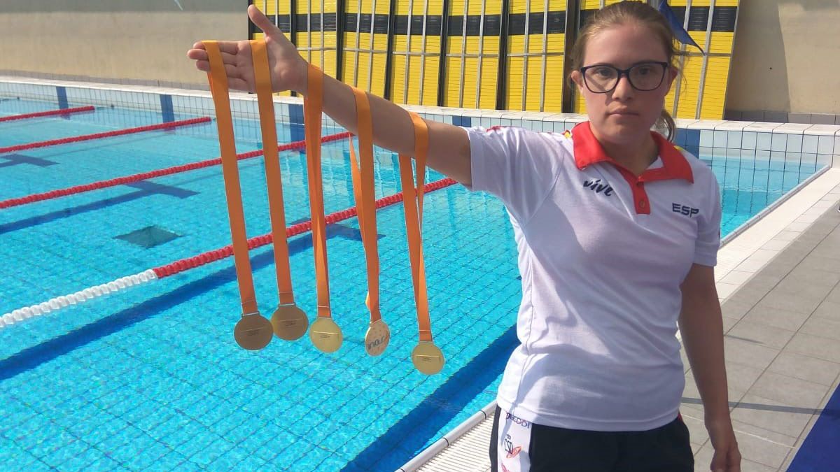 Camino Martínez de la Riva, con sus cinco medallas. | L.N.C.