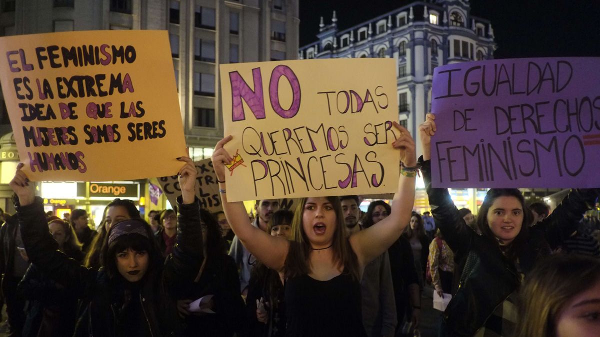 Carteles en la manifestación feminista del 8 de marzo del año pasado. | DANIEL MARTÍN