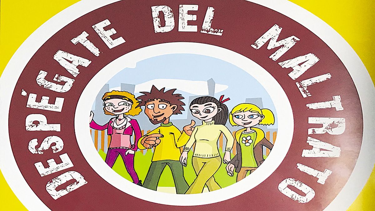 Uno de los folletos que emplea Adavas en las charlas sobre agresiones sexuales y maltrato en institutos para los adolescentes. | SAÚL ARÉN