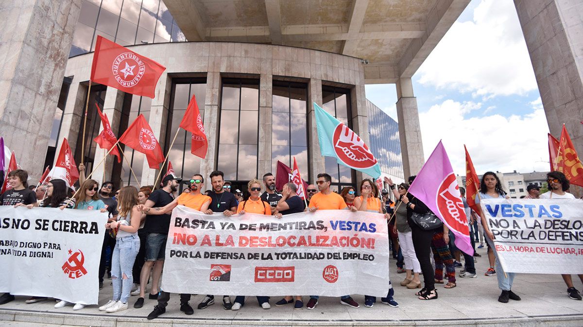 Una protesta de los trabajadores de Vestas.| SAÚL ARÉN Una protesta de los trabajadores de Vestas.| SAÚL ARÉN