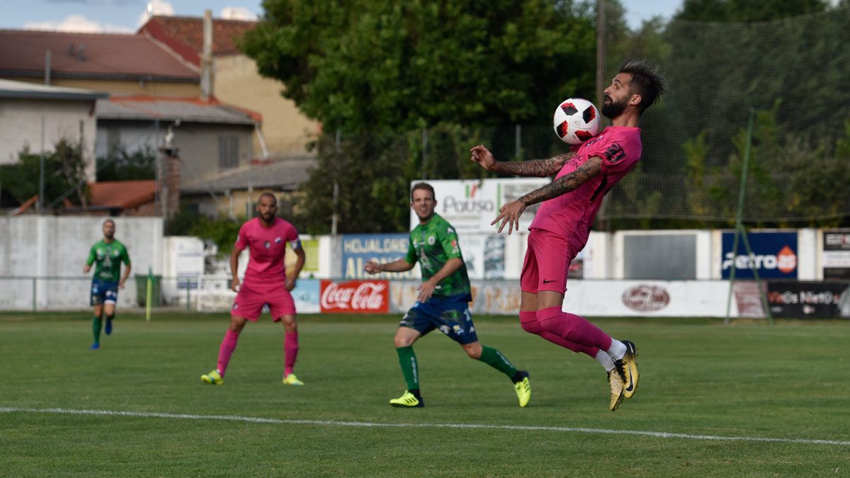 Imagen del amistoso de la Deportiva disputado en Astorga. | SAÚL ARÉN