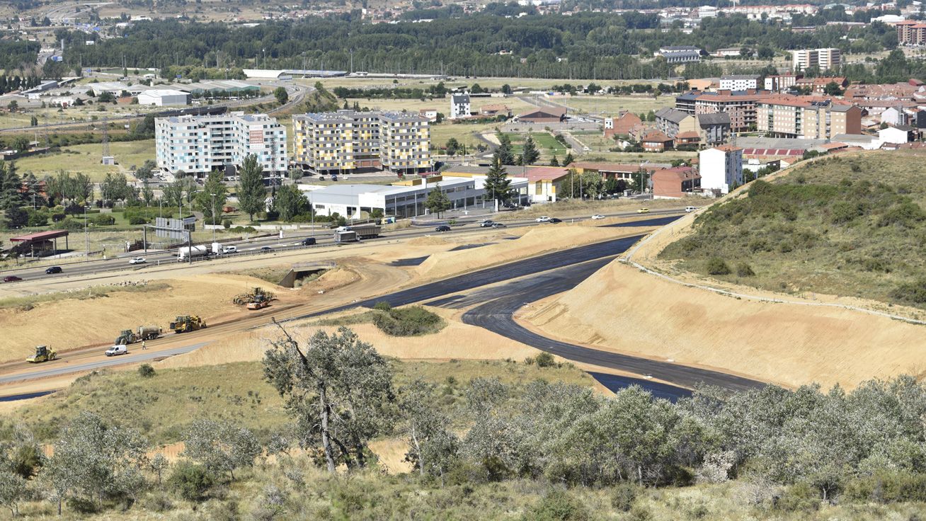 Estado en el que se encuentran las obras del enlace de conexión de la A-60 con la Ronda Sur. | SAÚL ARÉN