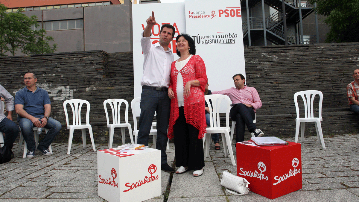 Luis Tudanca y Ángela Marqués, ayer en el campus de Ponferrada. | Miriam Chacón (Ical)