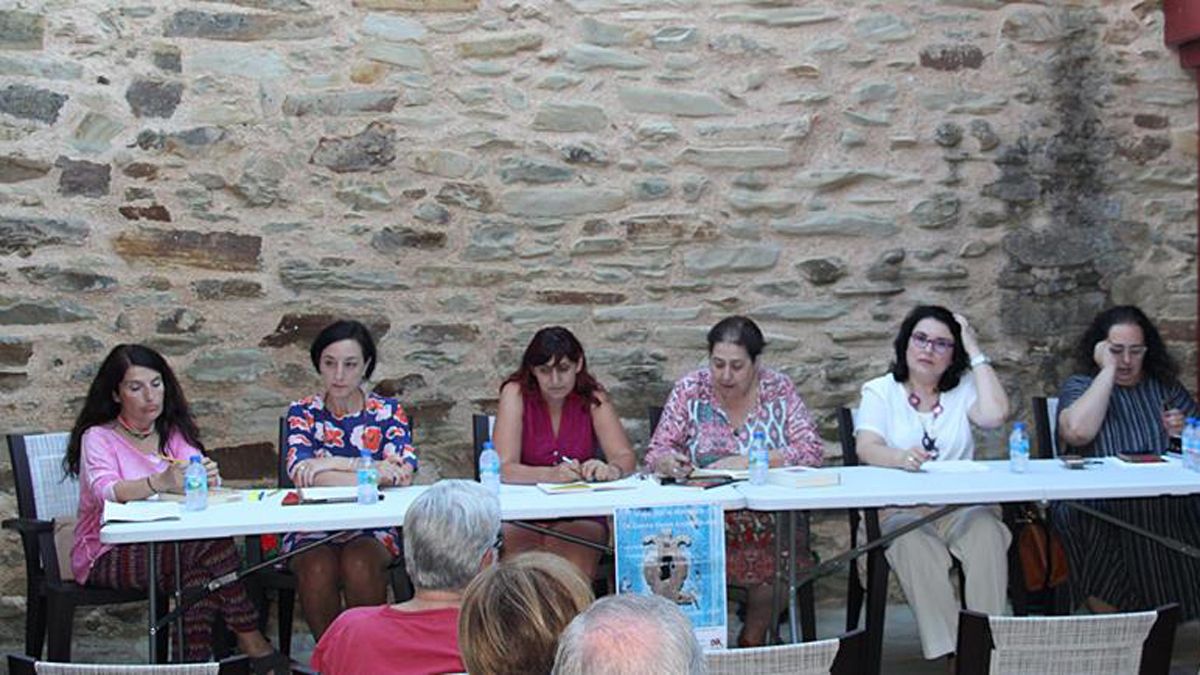 Siete escritoras leonesas descubriendo siete escritoras contemporáneas. |L.N.C.