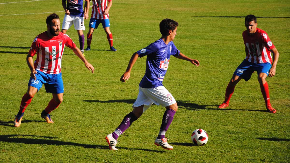 La Bañeza inició con buen pie su camino en la Tercera División paralela a la que disputa el Real Burgos. | ABAJO