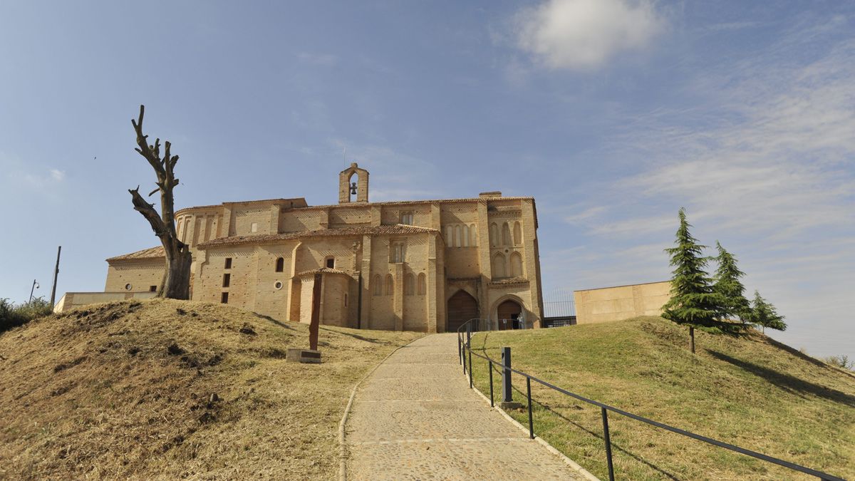 Imagen de archivo de la iglesia de Sahagún, una de las zonas por las que transita el Camino de Santiago. | DANIEL MARTÍN
