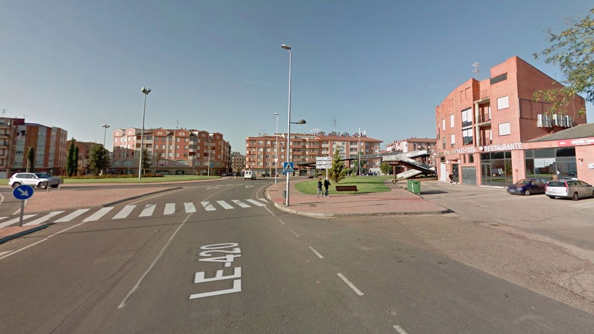 El accidente ha tenido lugar en la carretera de La Coruña de La Bañeza. | GOOGLE MAPS