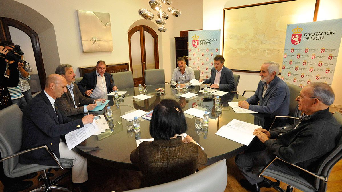 Imagen de archivo de una junta de portavoces de la Diputación de León. | DANIEL MARTÍN