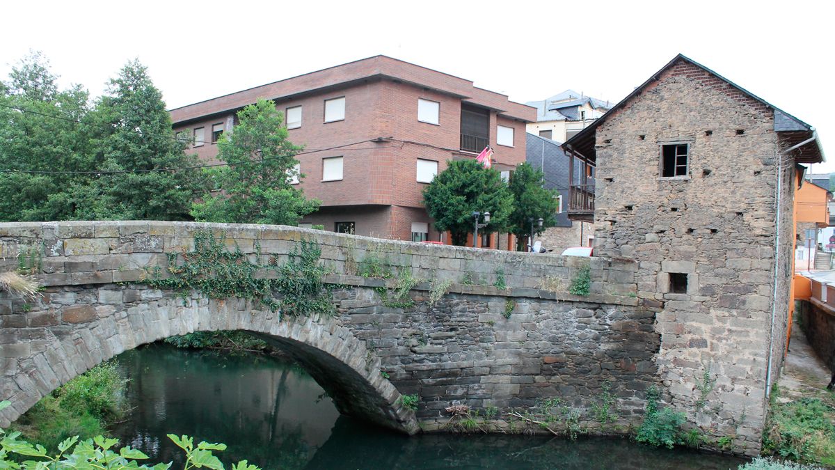 El puente de Torre del Bierzo es por donde el Camino entra en la comarca tras el Manzanal. | M.I. El puente de Torre del Bierzo es por donde el Camino entra en la comarca tras el Manzanal. | M.I.