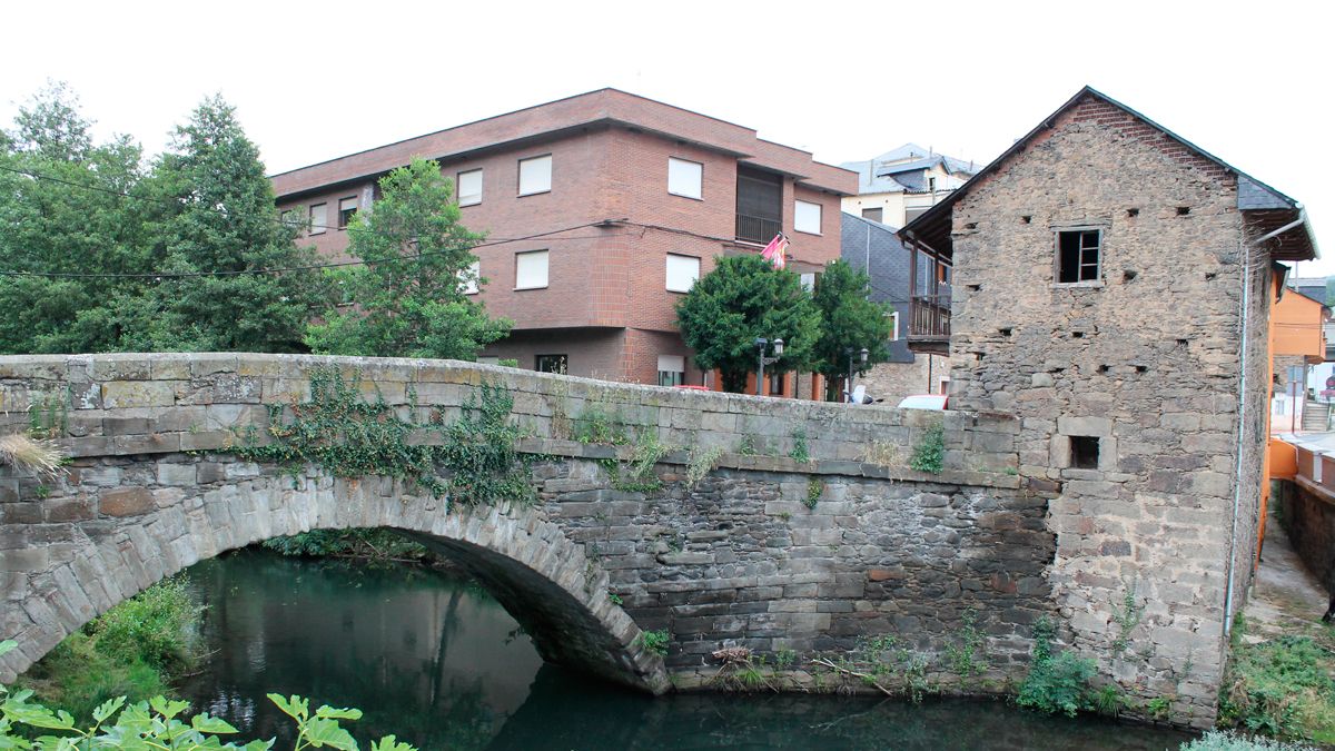 El puente de Torre del Bierzo es por donde el Camino entra en la comarca tras el Manzanal. | M.I.