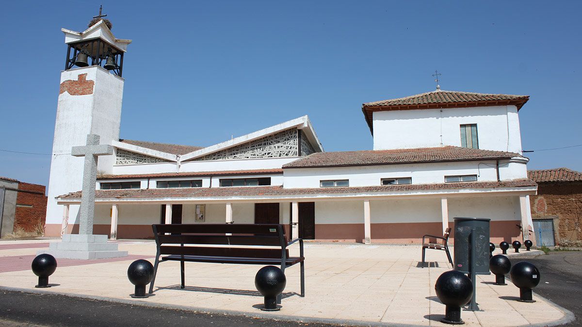 La plaza del pueblo ha sido totalmente reformada. | T.G.