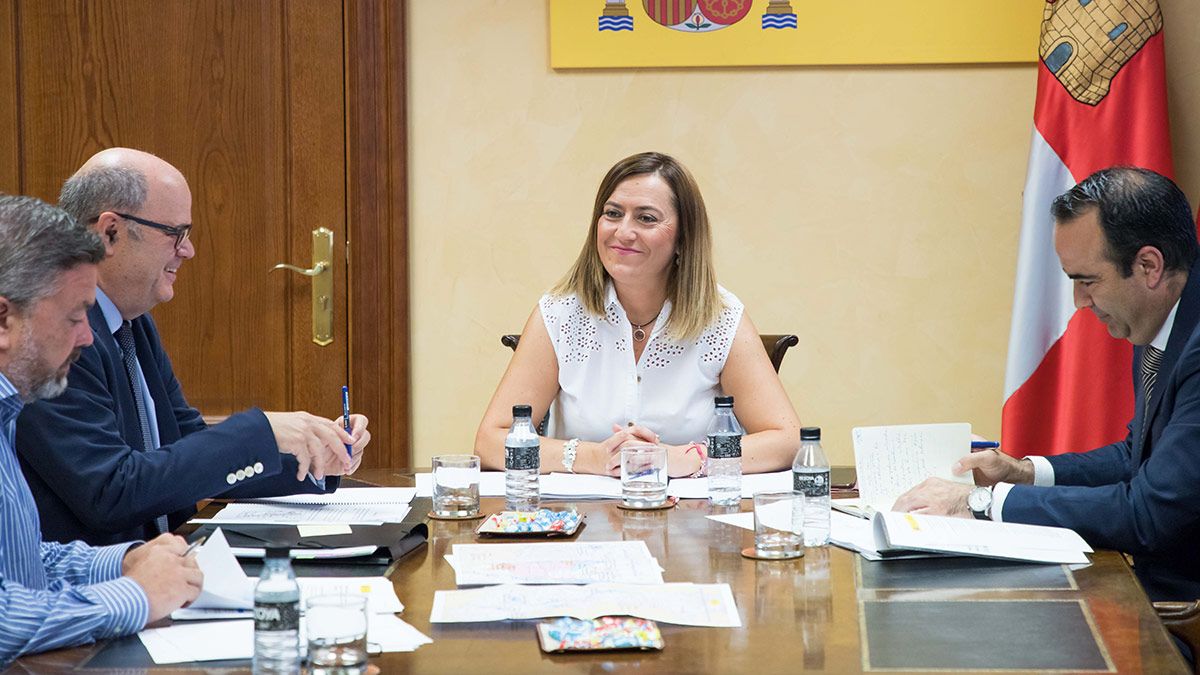 La delegada del Gobierno en Castilla y León, Virginia Barcones, se reúne con Alejandro Alonso, presidente de Seiasa. | ICAL