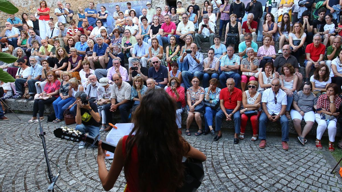 Homenaje de la Asociación para la Recuperación de la Memoria Histórica, ARMH, a las víctimas del franquismo. | C.S. (ICAL)