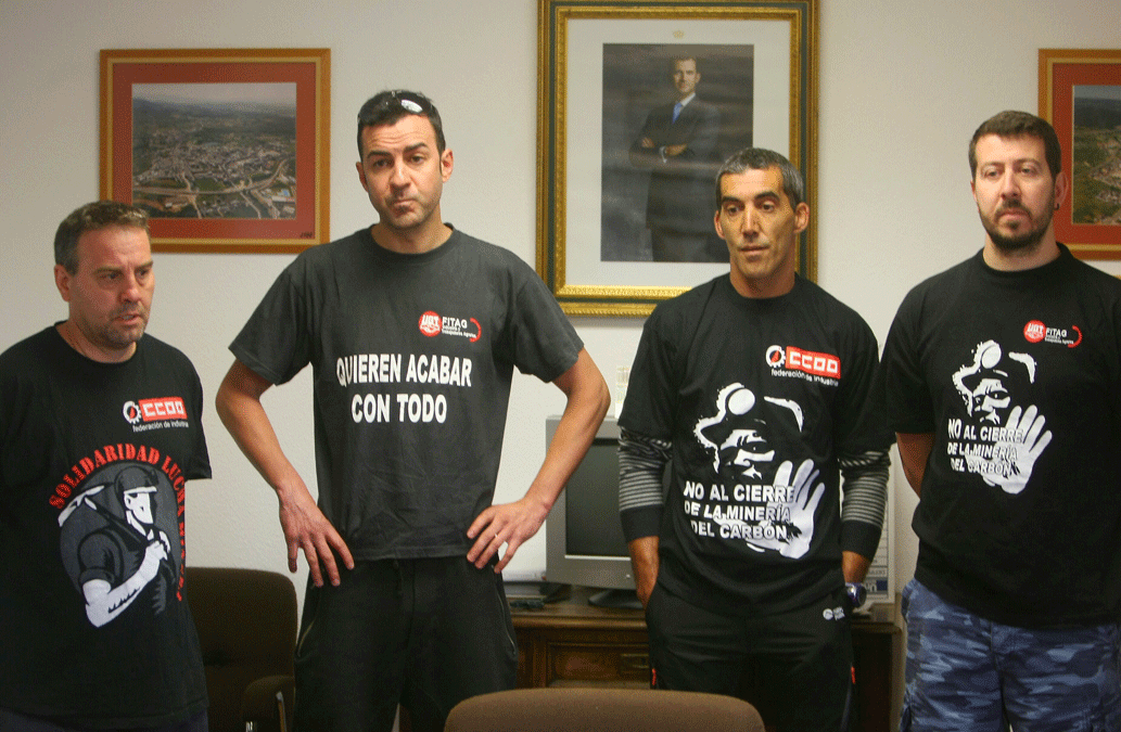 Los mineros encerrados, con ánimo después de las primeras 24 horas. | César Sánchez (Ical) Los mineros encerrados, con ánimo después de las primeras 24 horas. | César Sánchez (Ical)