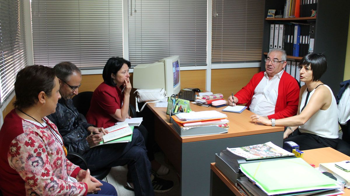 Ángela Marqués, durante su visita a la sede de Alfaem. | L. N. C.