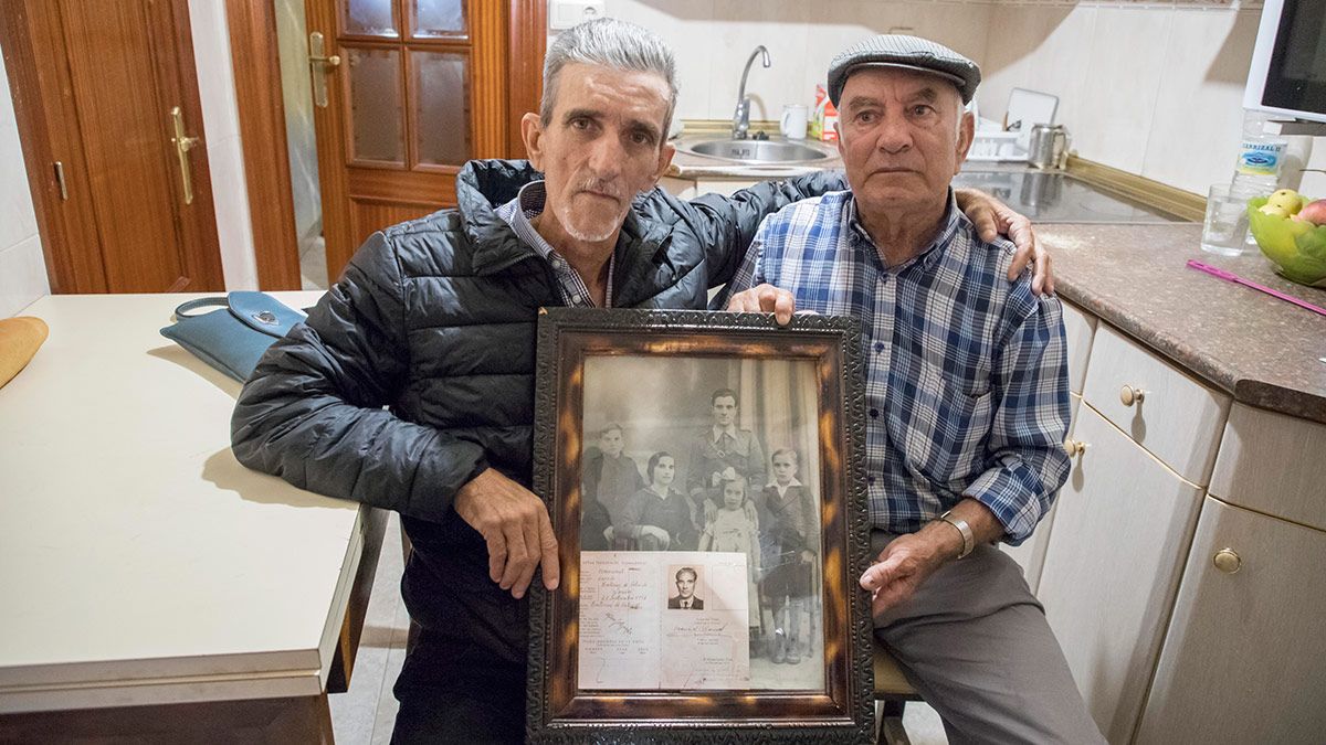 Los dos hermanos, llamados ambos Antonio Llamas. A la izquierda, el cubano, a la derecha, el zamorano. | ICAL