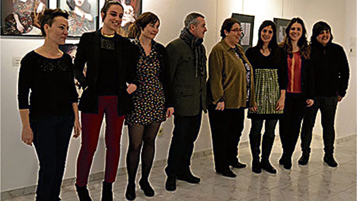 Fotógrafas y videocreadoras leonesas con el director del Musac. Fotógrafas y videocreadoras leonesas con el director del Musac.