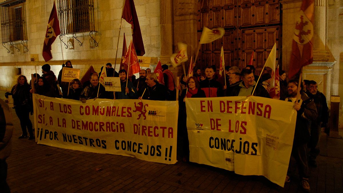 Imagen de archivo de una concentración en favor de las juntas vecinales. | MAURICIO PEÑA