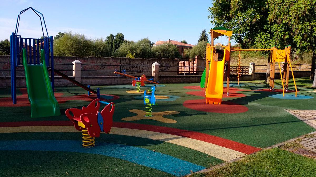 Los parques infantiles de Lorenzana, Campo y Santibáñez y Cuadros también han sido mejorados. | L.N.C.