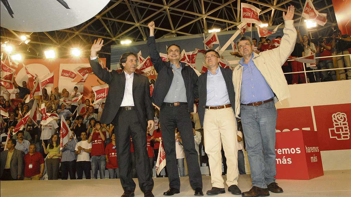 Ángel Villalba, José Luis Rodríguez Zapatero, Francisco Fernández y Miguel Martínez durante un mitin. | MAURICIO PEÑA