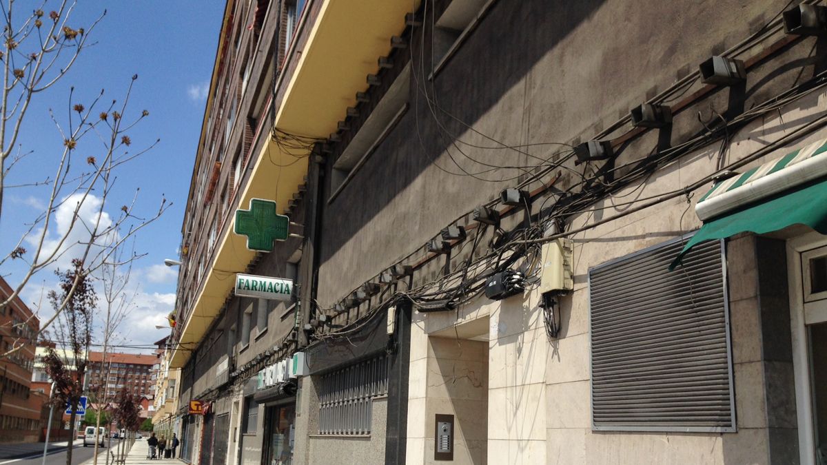 El antiguo economato de Renfe está situado en la calle Astorga. | L.N.C.