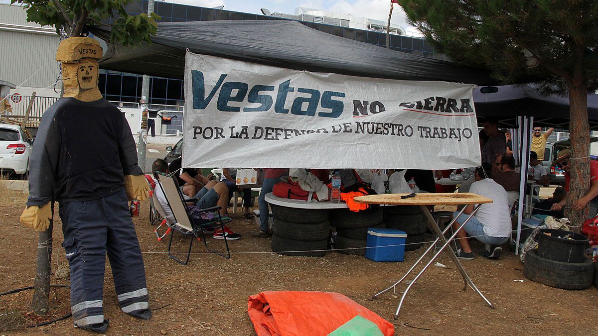 El campamento obrero de los trabajadores de Vestas en Villadangos. | ICAL El campamento obrero de los trabajadores de Vestas en Villadangos. | ICAL