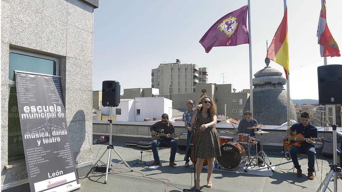 Concierto de presentación que tuvo como escenario el pasado junio la azotea del Ayuntamiento de León. | MAURICIO PEÑA