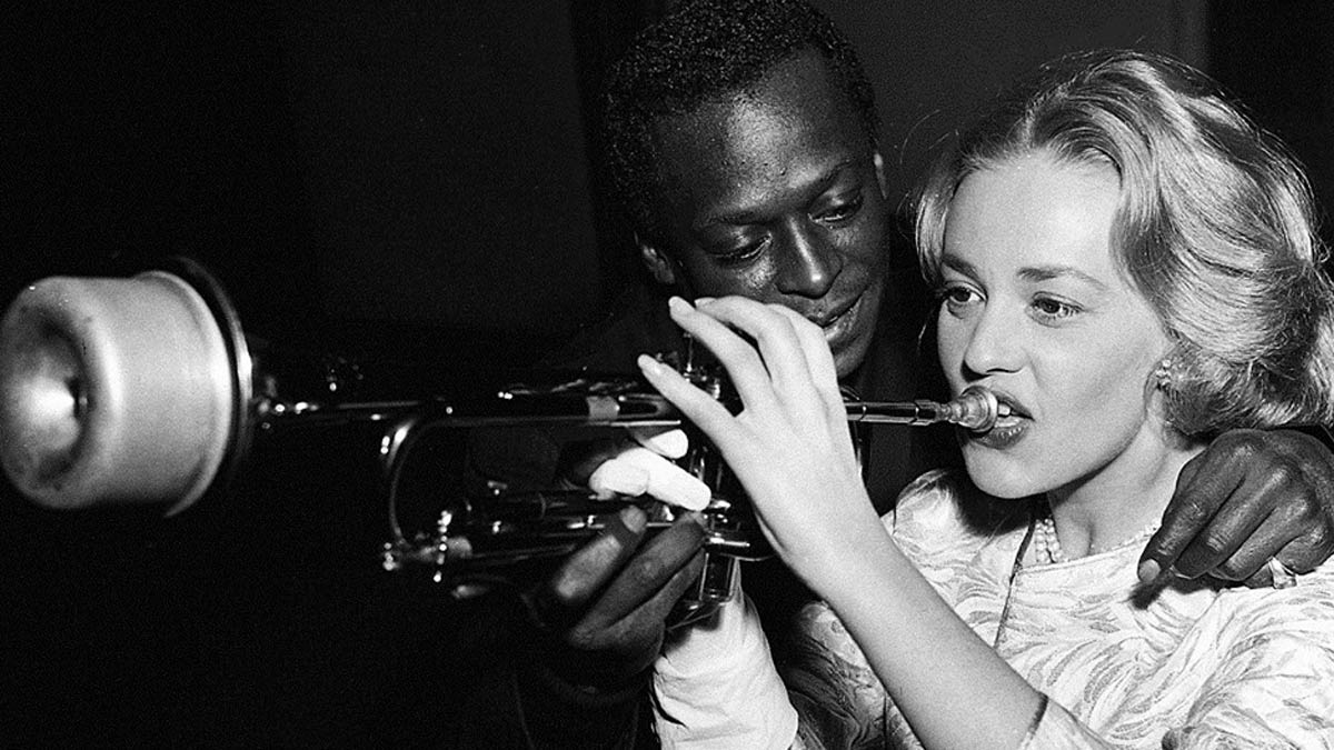 Jeanne Moreau y Miles Davis durante el rodaje de 'Ascenseur pour l’échafaud', primera película del ciclo, el 17 de septiembre.