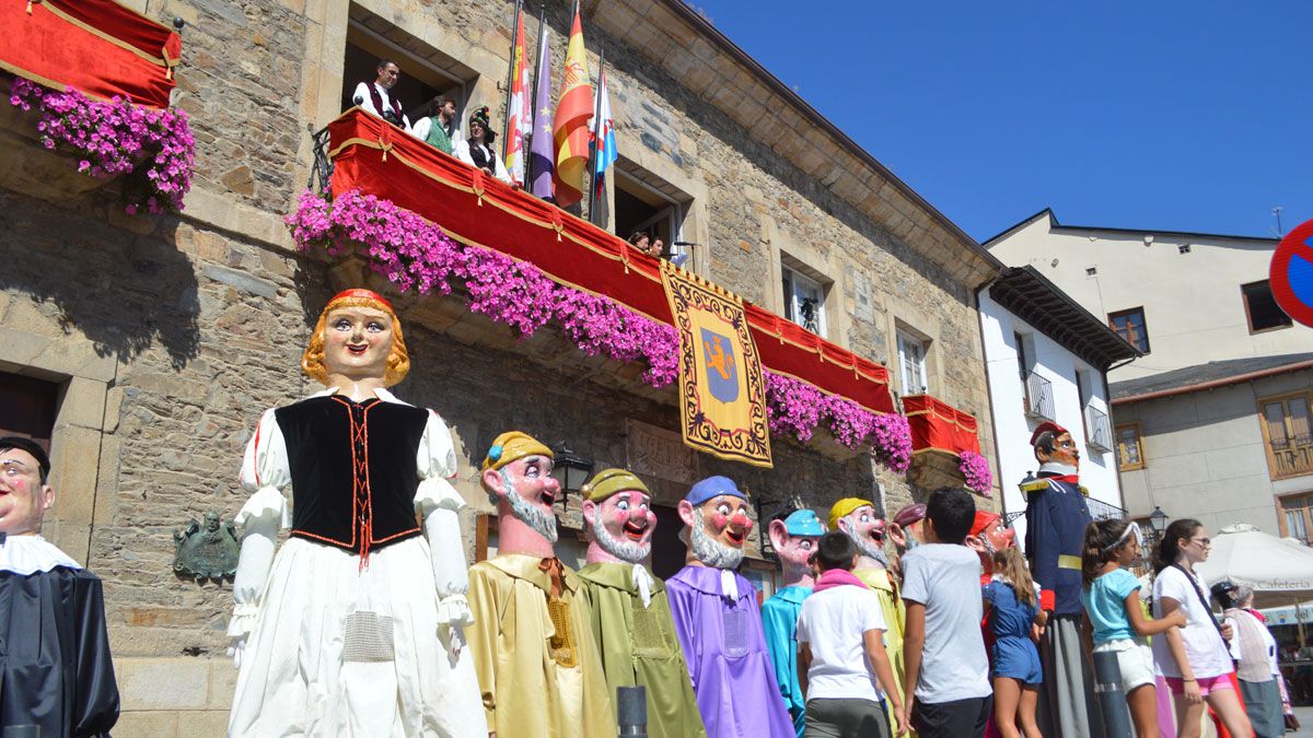 Pregón de las Fiestas del Cristo de Villafranca a cargo de la Escola de Gaitas. | A.C.