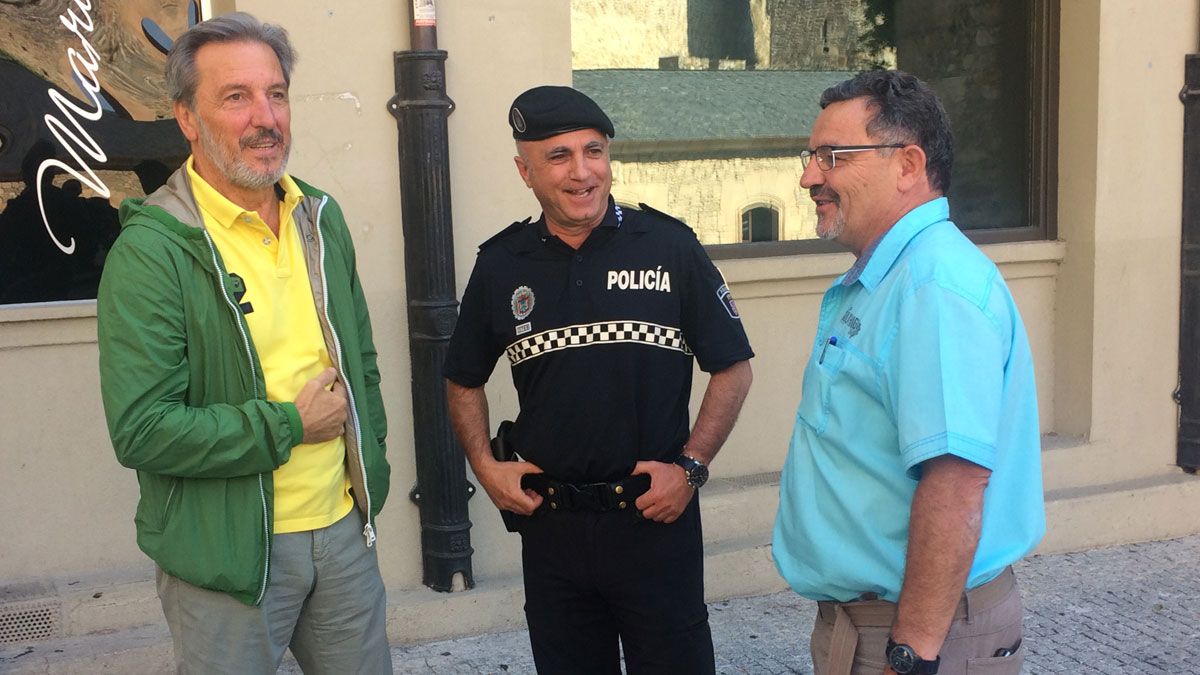 Pedro Muñoz, Arturo Pereira y Carlos Fernández en la inaguración del curso de mediación.