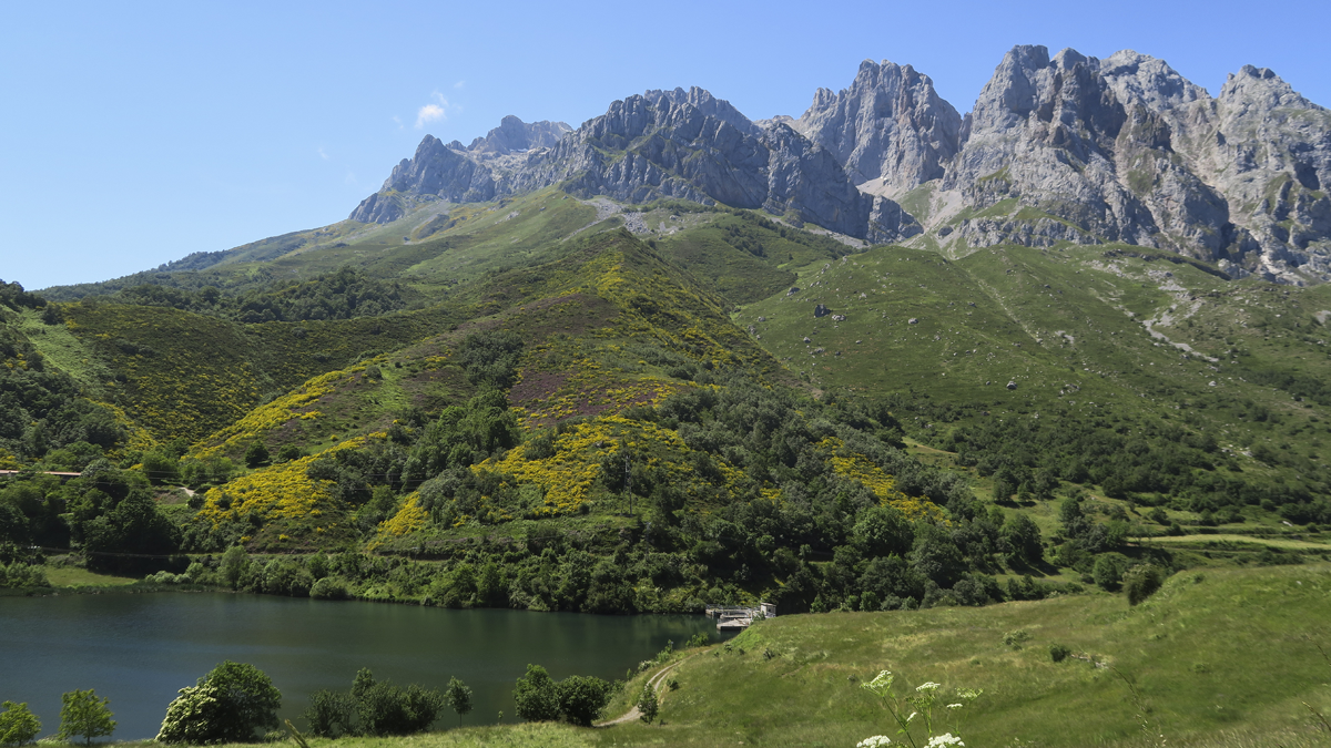 Embalse de Posada de Valdeón en Picos de Europa. | EDUARDO MARGARETO (ICAL)
