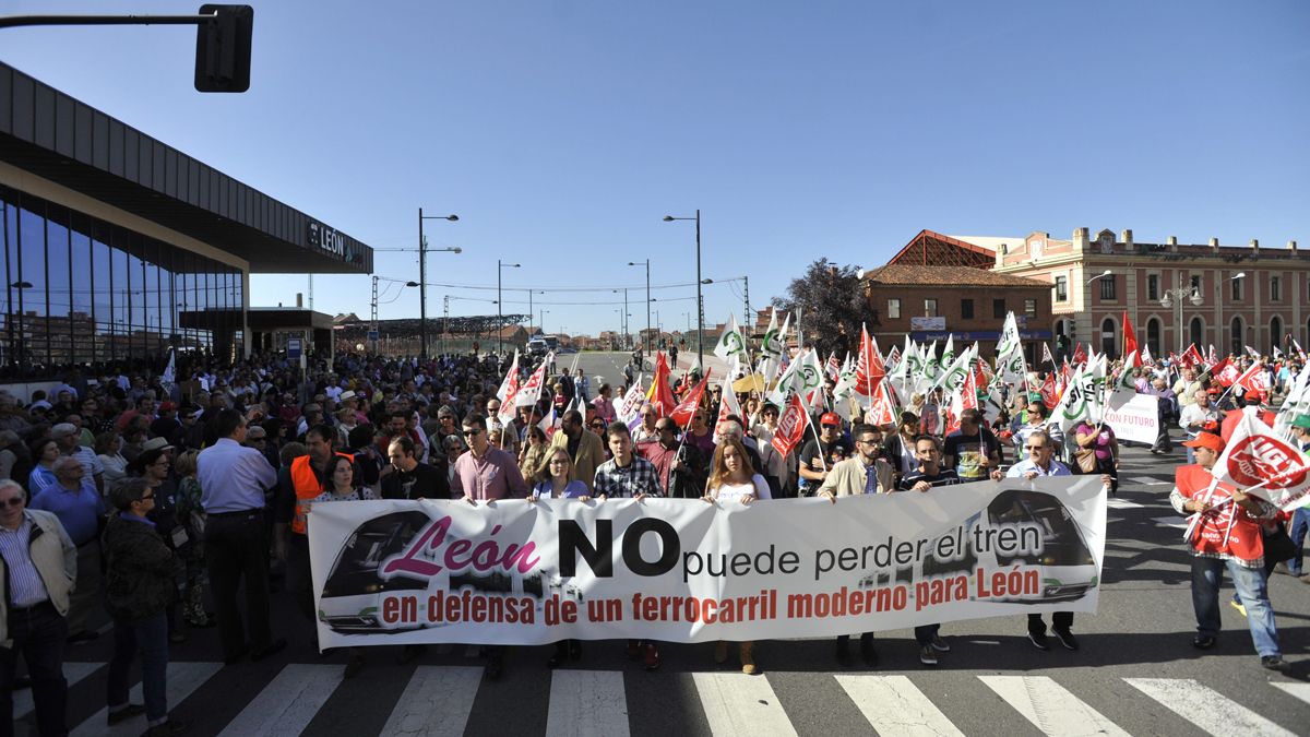 Manifestación en defensa del ferrocarril en octubre de 2014. | DANIEL MARTÍN