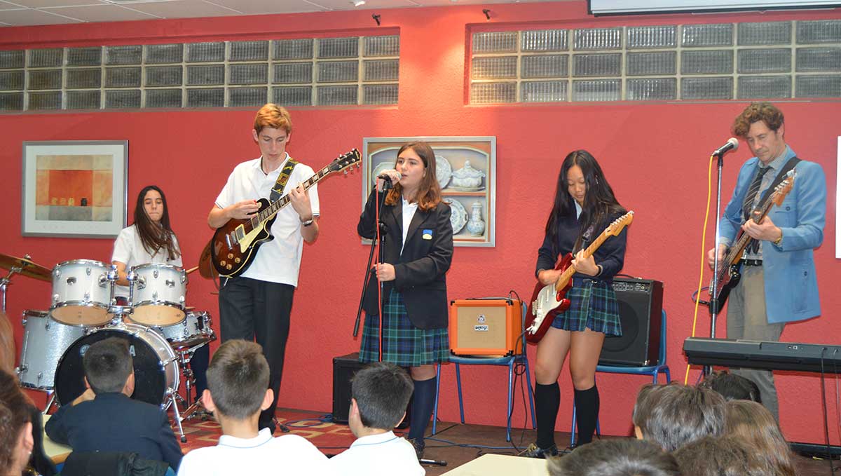 Alumnos del Conservatorio del colegio Peñacorada durante un concierto. | L.N.C.