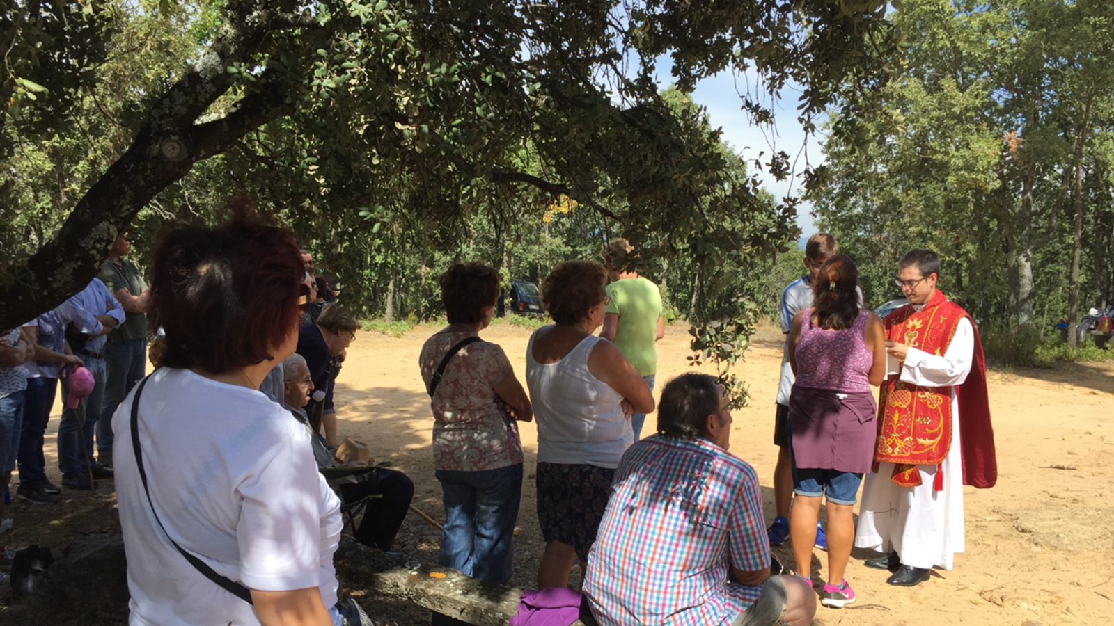 La misa de celebración del párroco Don Ángel de la Varga. | DAVID RUBIO