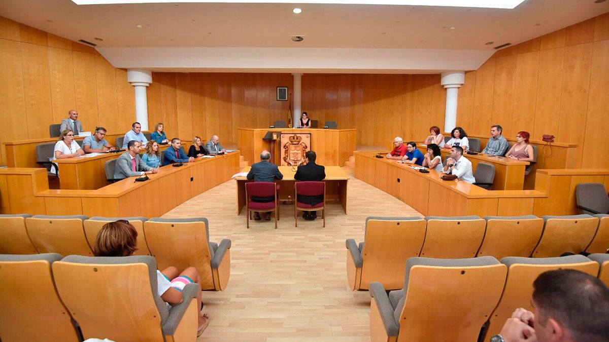 Imagen del pleno que se suspendió al no presentarse ni Gancedo ni Iglesias. | SAÚL ARÉN