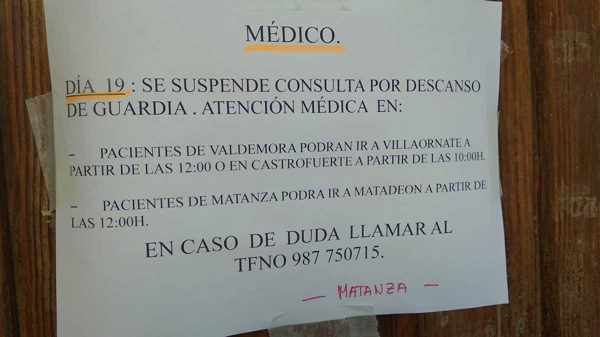 El cartel que se puede ver en el centro de salud de Matanza de los Oteros. | L.N.C.