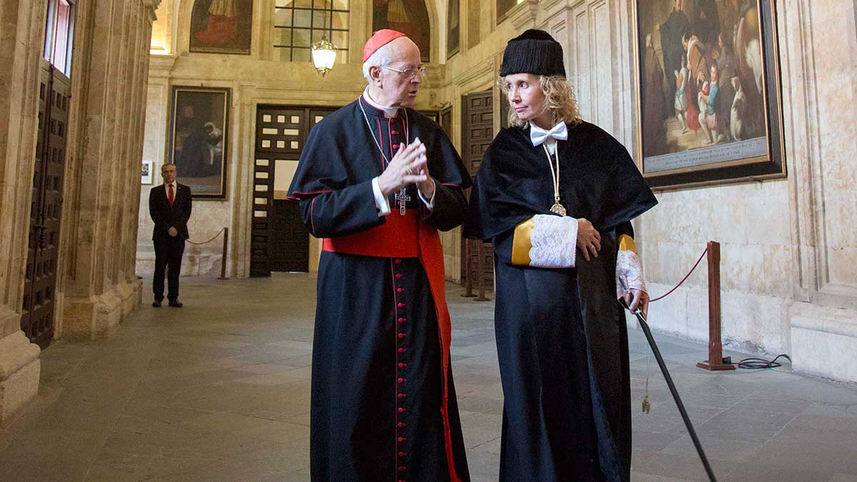 El presidente de la Conferencia Episcopal Española, Ricardo Blázquez, junto a la rectora de la Universidad Pontificia de Salamanca, Miriam Cortés. | ICAL El presidente de la Conferencia Episcopal Española, Ricardo Blázquez, junto a la rectora de la Universidad Pontificia de Salamanca, Miriam Cortés. | ICAL