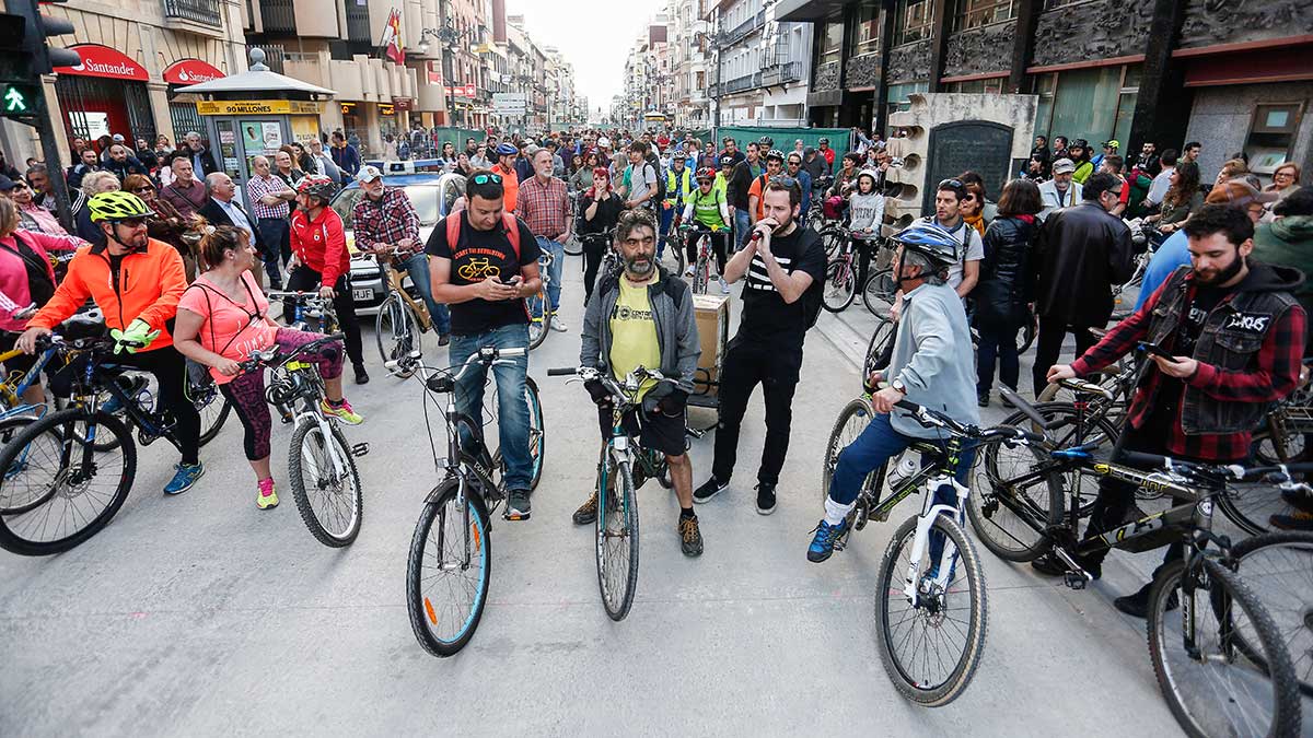 Una concentración de Bicicrítica León el pasado mes de mayo. | ICAL