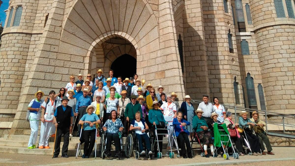 Los excursionistas visitaron el Palacio de Gaudí de Astorga.